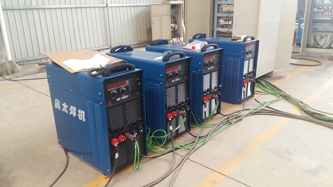 耐磨板堆焊專機(圖3) 1-2004111329444E.png